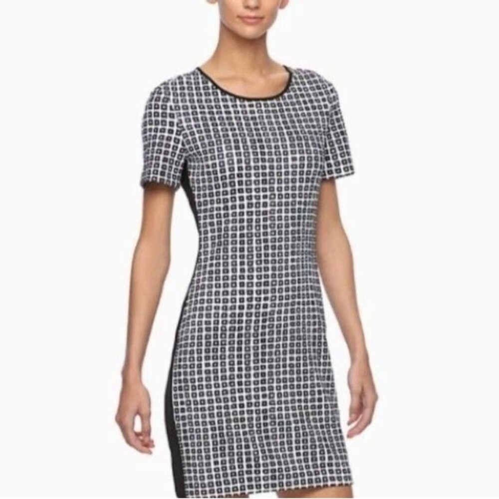 Reed Scuba Dress Size M Black White Geometric Sheath Short Sleeve Zip Up NWOT